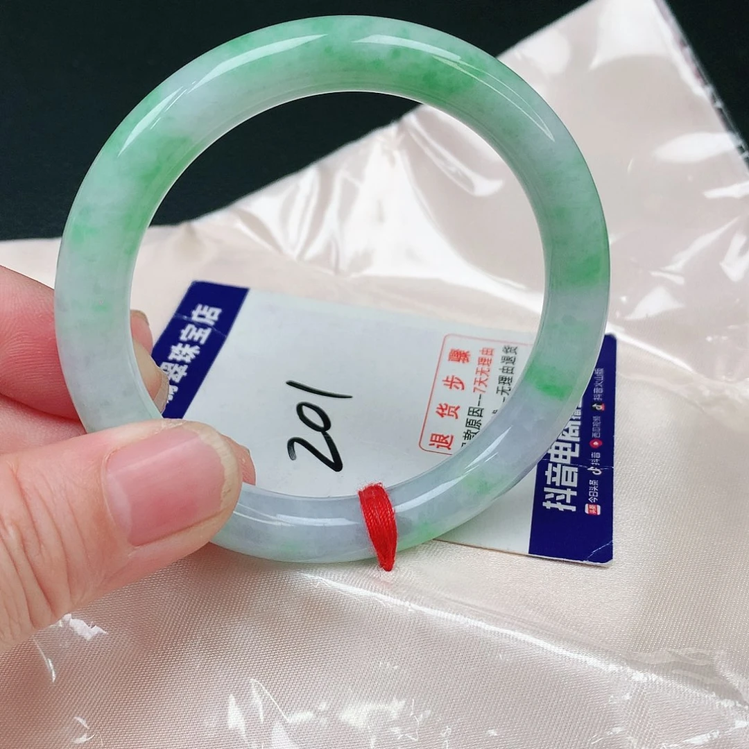 翡翠手镯（圆镯）未镶嵌翡翠