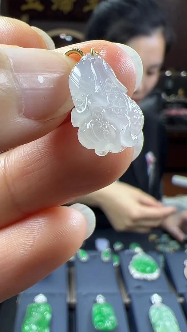【闪购商品】翡翠挂件18K金镶嵌白菜小滴溜