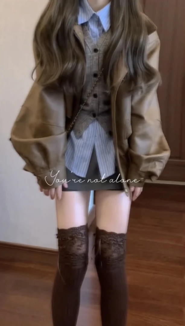 雅丹风穿搭翻领休闲短款皮衣夹克外套女针织马甲叠穿衬衫短裙套装