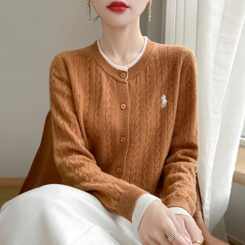 冬季加厚假两件羊毛衫小马刺绣绞花圆领新国风开衫开衫宽松时尚