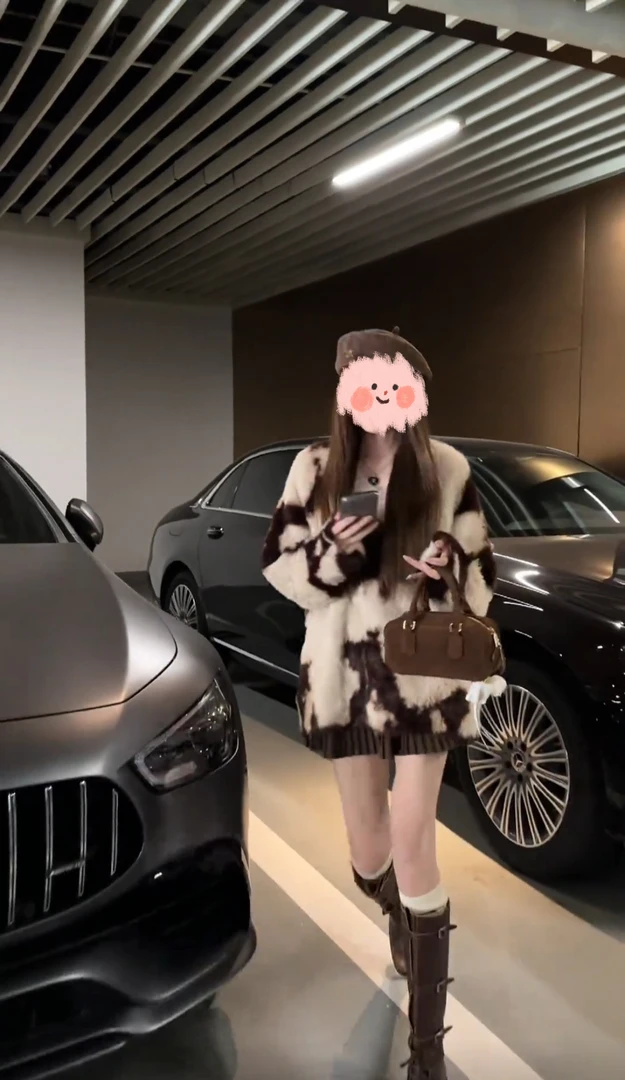 冬季慵懒宽松V领套头软糯百搭绒绒毛衣+高腰显瘦加厚百褶裙套装