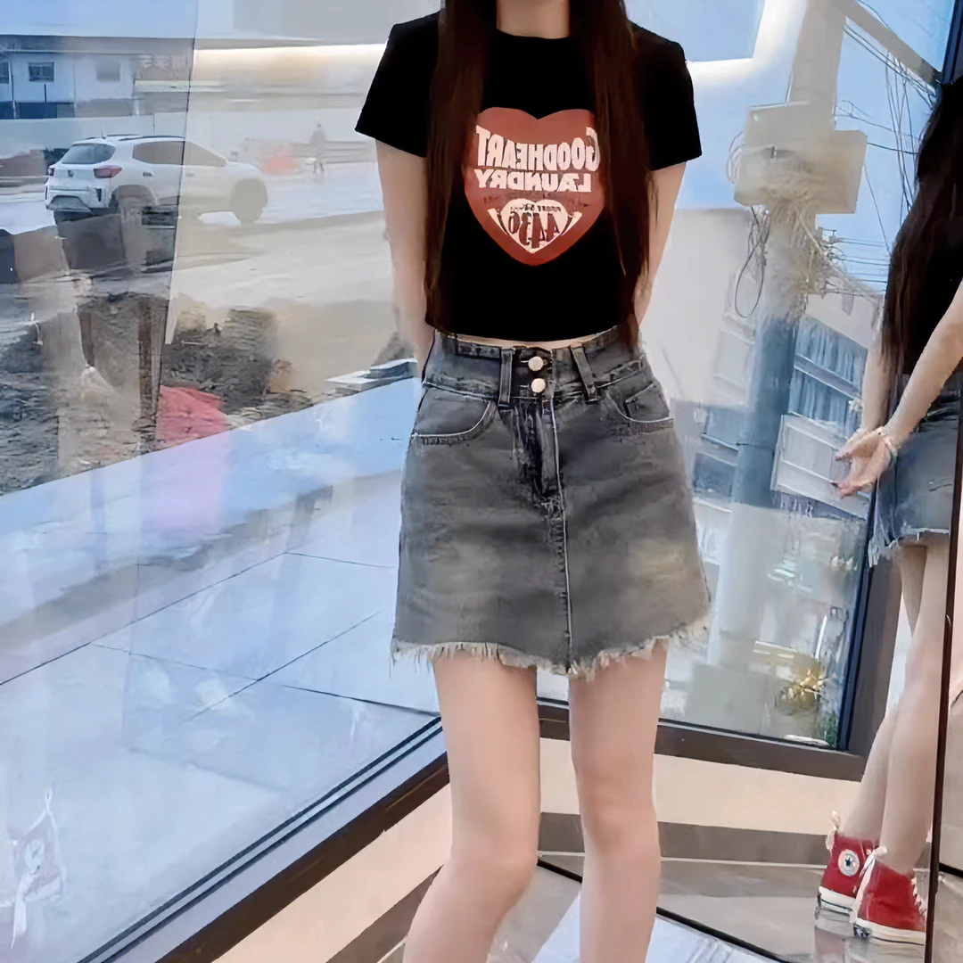 夏季新款网红设计感时尚百搭辣妹短款显瘦爱心字母印花A字短袖T恤