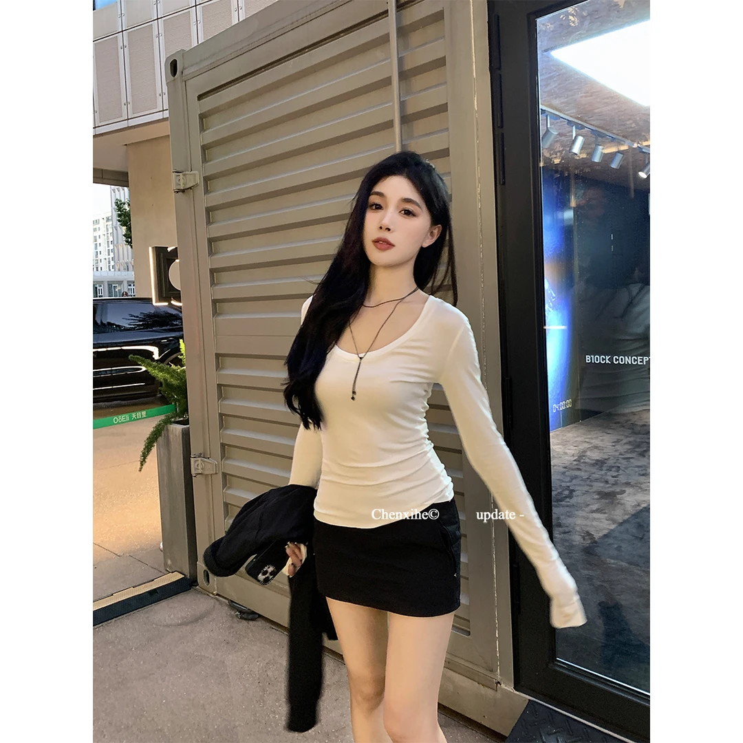 何晨曦 黑白色鸡心领基础内搭T恤百搭显瘦漏锁骨长袖上衣T0423C