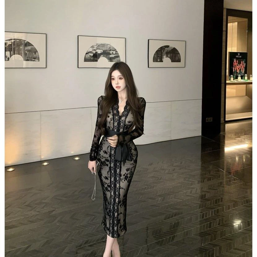 轻熟风蕾丝v领长袖连衣裙女秋冬紧身绑带中长裙气质收腰包臀裙子