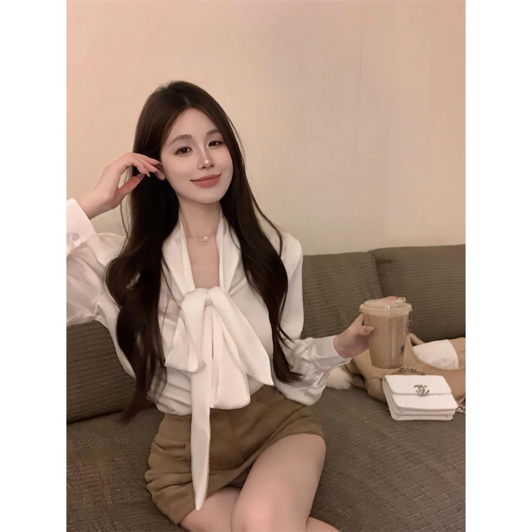 法式缎面垫肩长袖衬衫女秋季白色衬衣千金风设计感小众蝴蝶结上衣