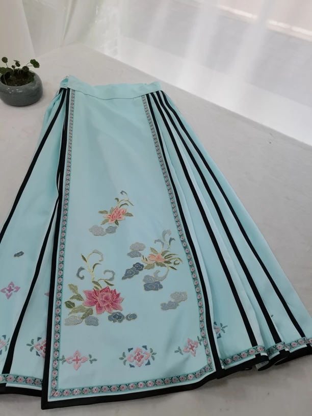 传统重工苏绣马面裙并蒂莲时尚百搭