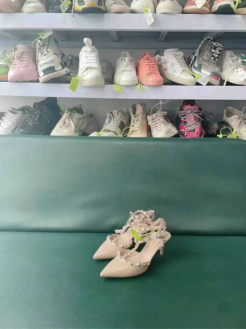 捡漏 全新/华伦天奴铆钉三环高跟鞋/35.5码/原盒配件#d3098