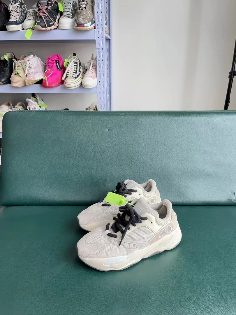 捡漏 运动鞋 yeezy 700纯白/44码/无盒#d3216