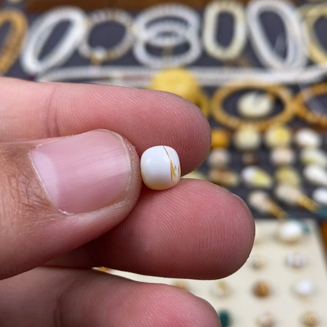 【闪购商品】琥珀裸石未镶嵌老*?