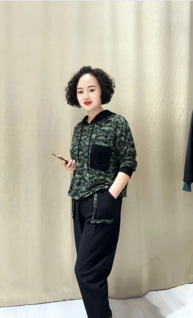 时尚运动洋气休闲宽松花纹连帽套装两件套