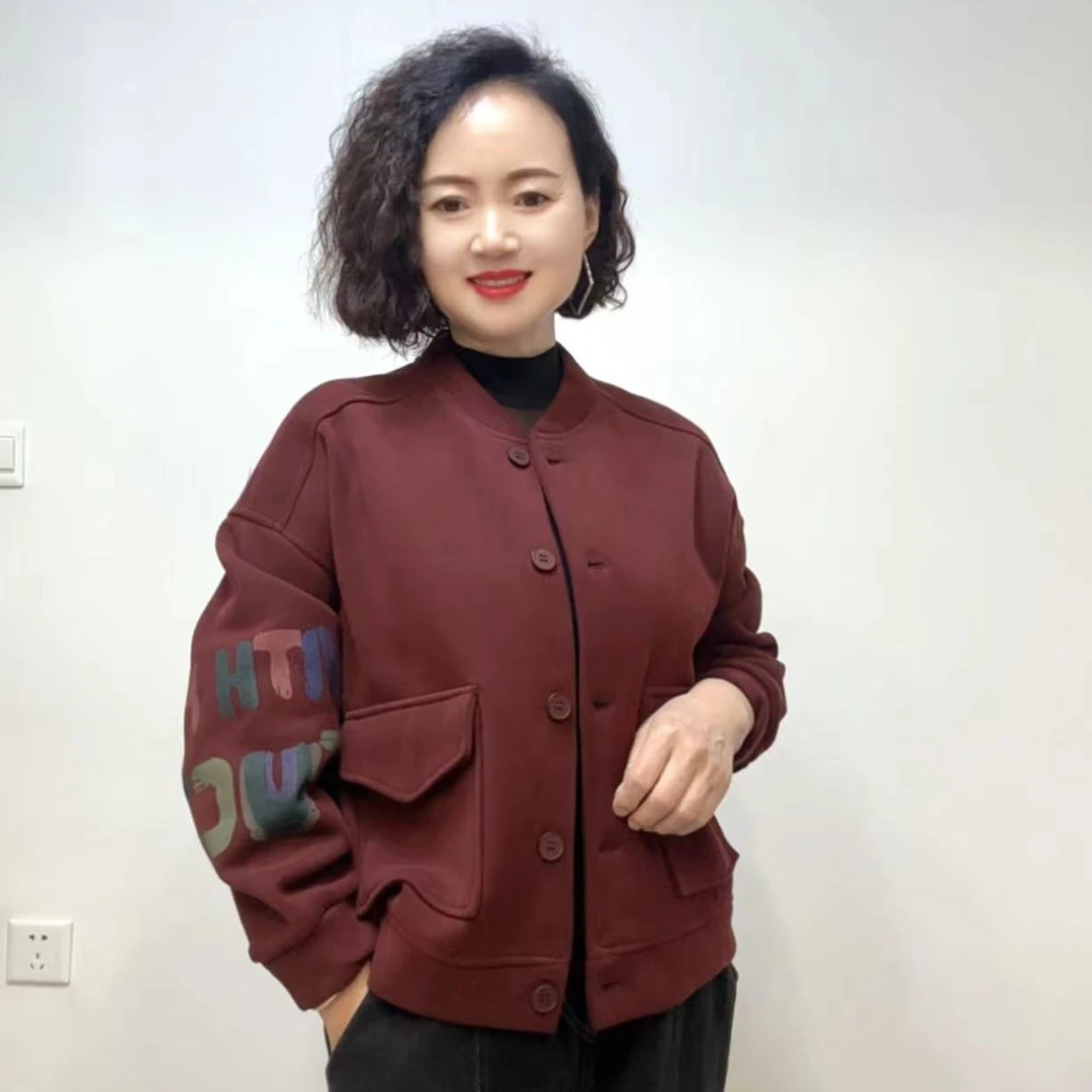 时尚洋气字母外套