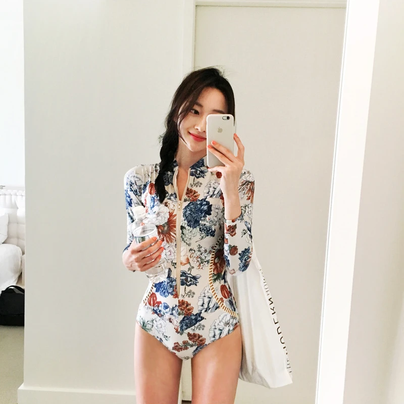 韩国新款潜水服女水母衣冲浪泳衣长袖连体温泉保守游泳衣网红女款