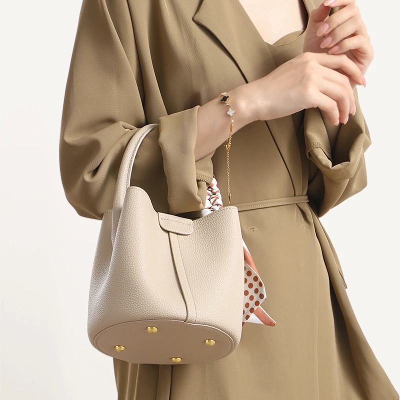 轻奢小众水桶包大容量时尚通勤女士单肩手提包斜跨包百搭菜篮子包