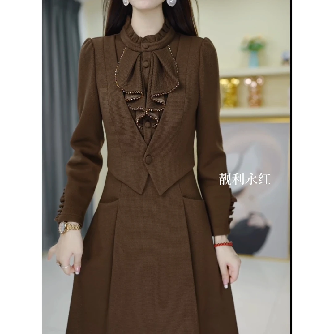 假两件咖色连衣裙优雅2024新款秋季气质时尚减龄收腰显瘦设计感女
