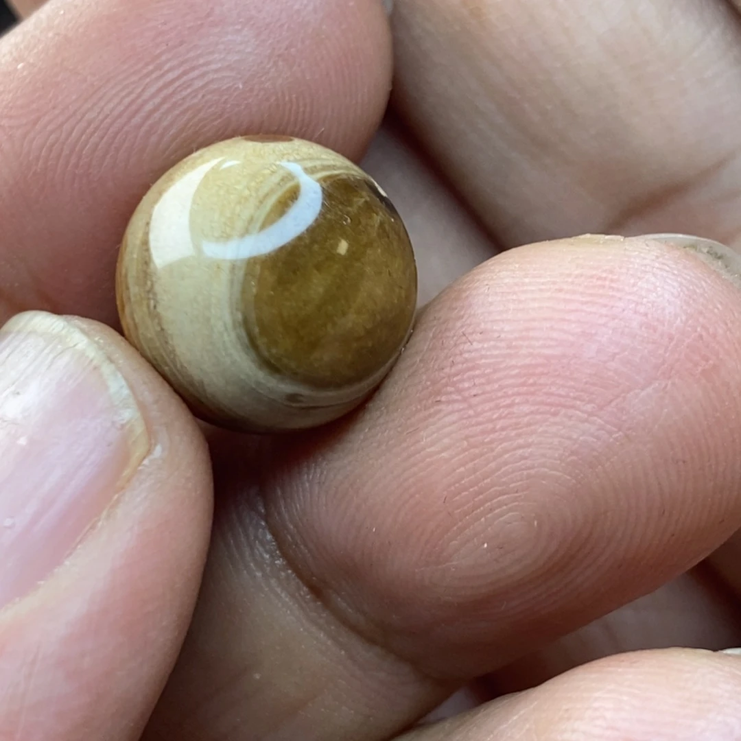 琥珀裸石未镶嵌配饰