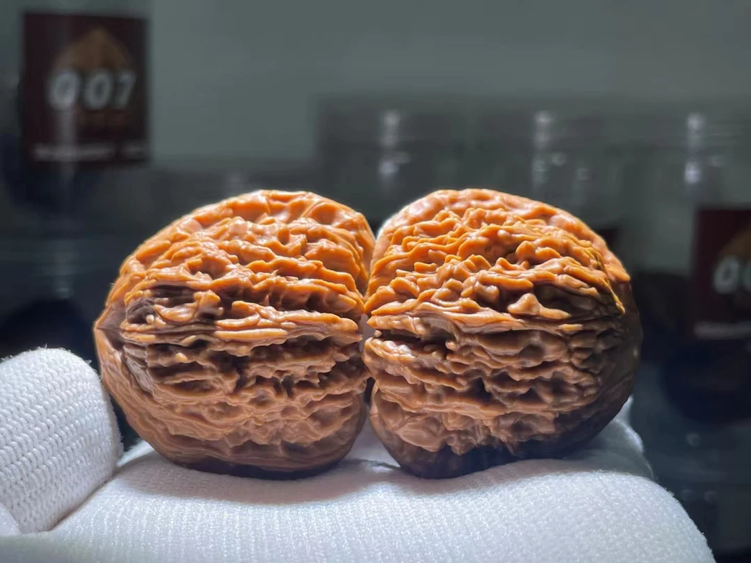 核桃文玩南疆石、白狮子、磨盘、苹果园等两棱核桃