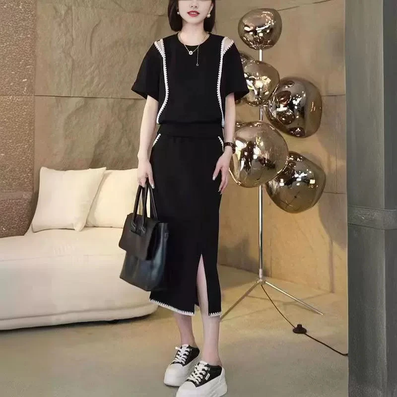 2024夏新款黑色设计感露肩圆领短袖T恤女高腰开叉时尚半身裙套装