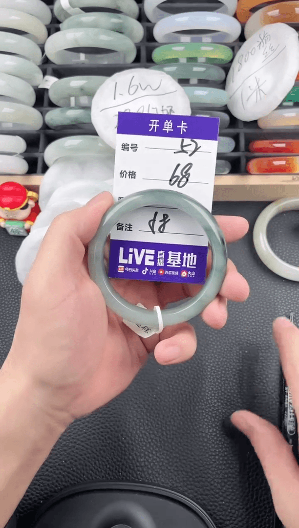 【闪购商品】石英质玉手镯未镶嵌52