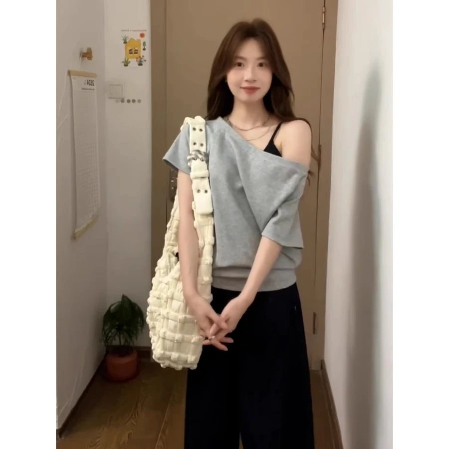 纯欲斜露肩灰色短袖T恤女夏季新款设计感一字肩宽松遮肉上衣显瘦