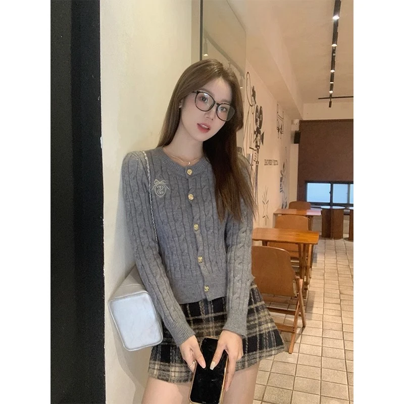 韩系麻花刺绣开衫毛衣女秋冬季内搭修身显瘦长袖针织上衣短款外套