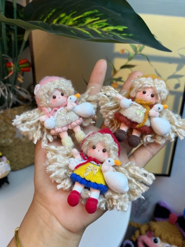 纯手工毛线微钩鹅妹手工编织成品