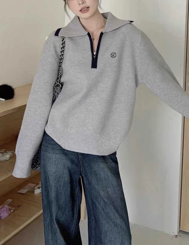 学院风翻领针织毛衣女秋冬新款胖mm宽松显瘦半拉链刺绣上衣#8200