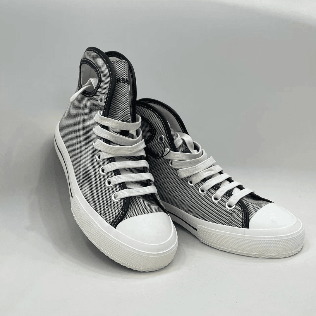 Burberry 男款高帮镂空运动鞋/正品保障/假一赔四/公价4900