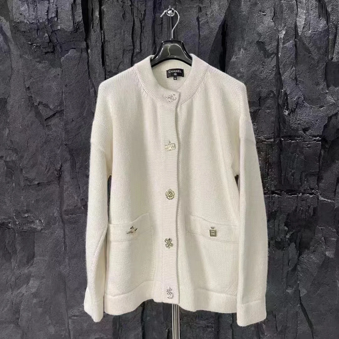 CHANEL 白色金扣针织开衫/正品保障/假一赔三/公价38800