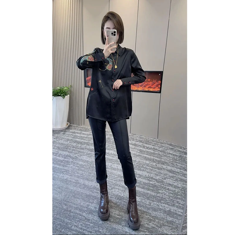 时尚高级感蝴蝶印花衬衫女冬季新款单排扣宽松中长款遮肉小衫潮