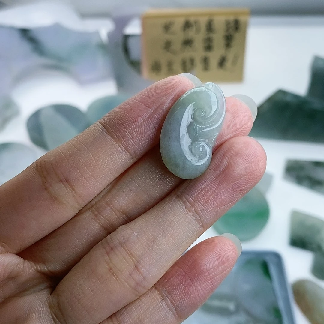 翡翠颈饰未镶嵌天然翡翠材料饰品