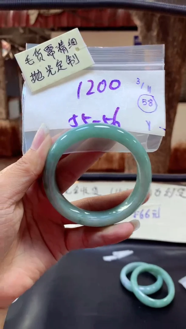 【闪购商品】定制翡翠未镶嵌手镯毛货需精细抛光+多人+1200元