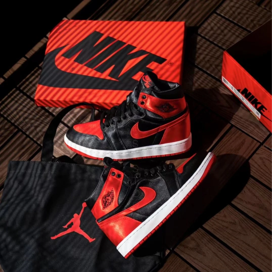 Nike/耐克男女休闲板鞋AIR JORDAN时尚百搭黑红AJ1禁穿FD4810-061