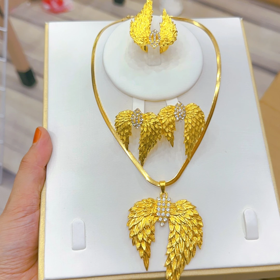 钛钢项链 新款三件套钛钢不容易掉色女士时尚百搭精美