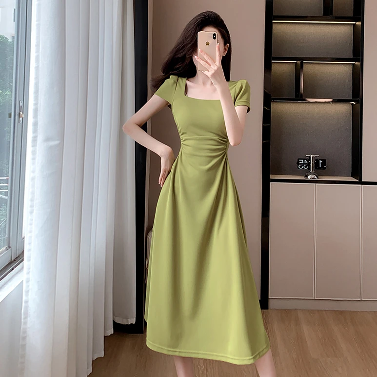 方领褶皱收腰连衣裙女夏季新款温柔知性显瘦遮肉设计感赎罪绿裙子