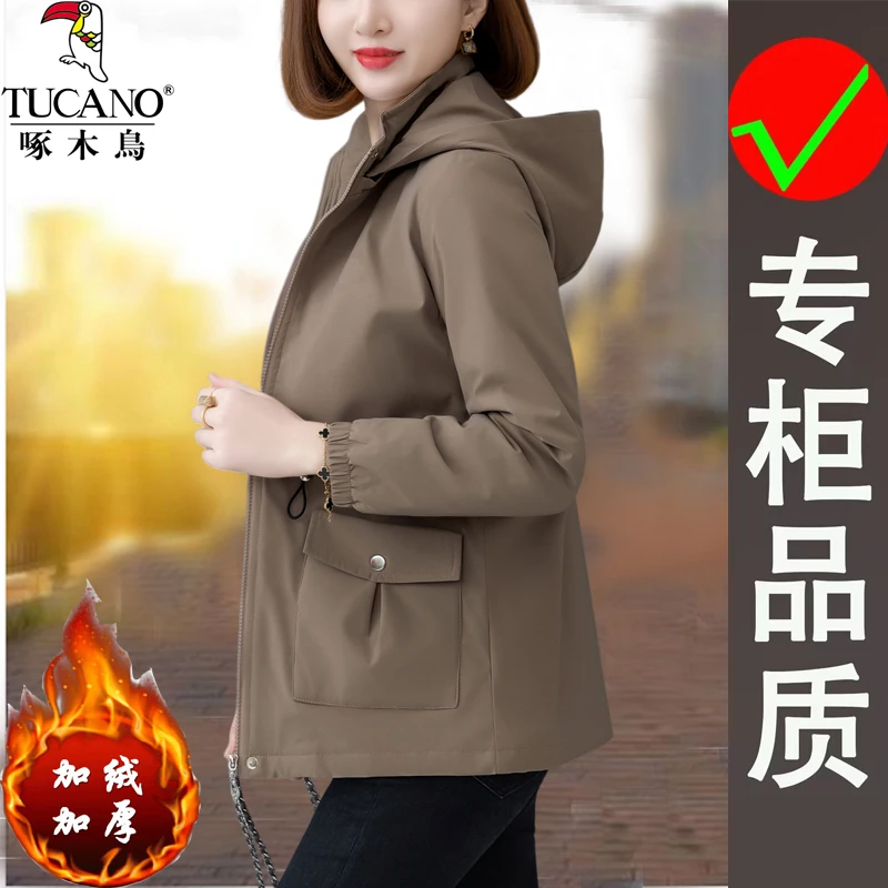 啄木鸟加绒女外套2023年新款秋冬季中老年休闲保暖洋气收腰风衣潮