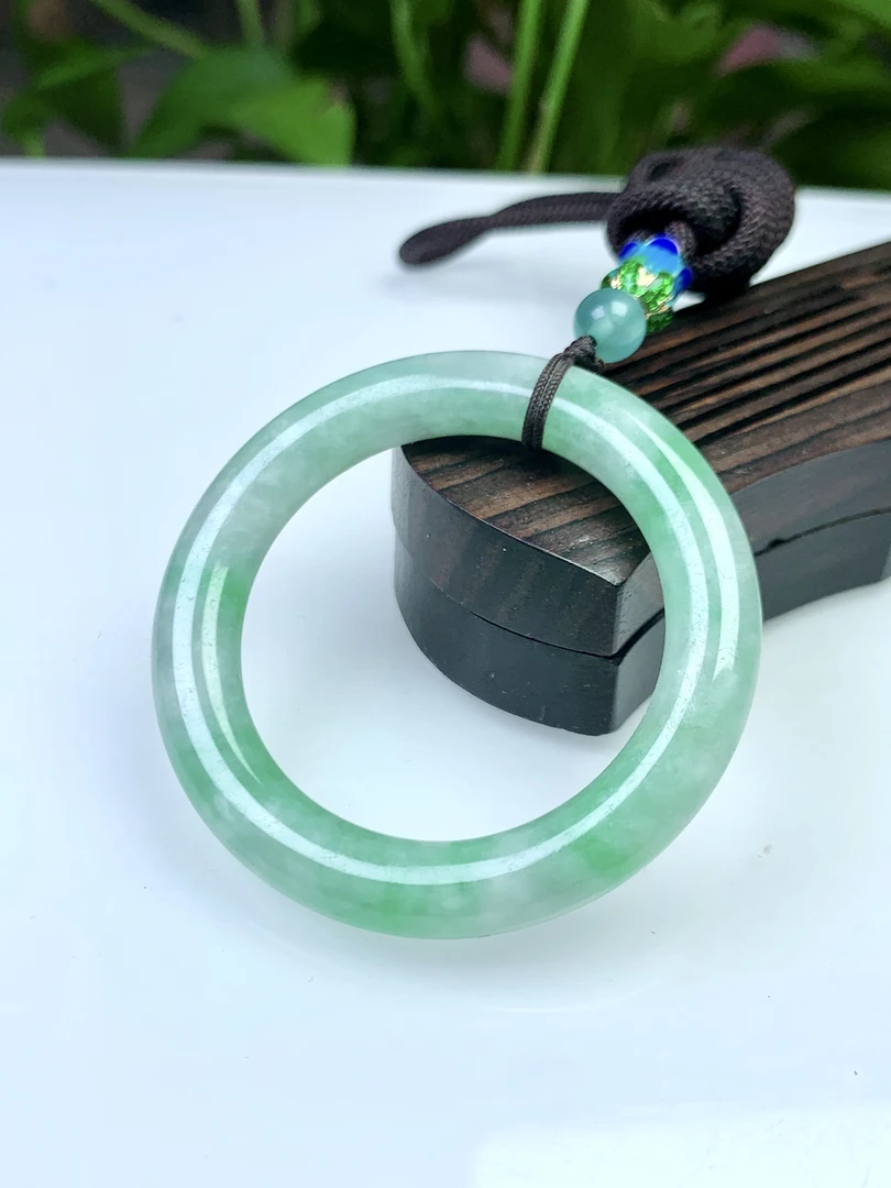 缅甸天然A货翡翠，冰润飘绿平安环吊坠1575