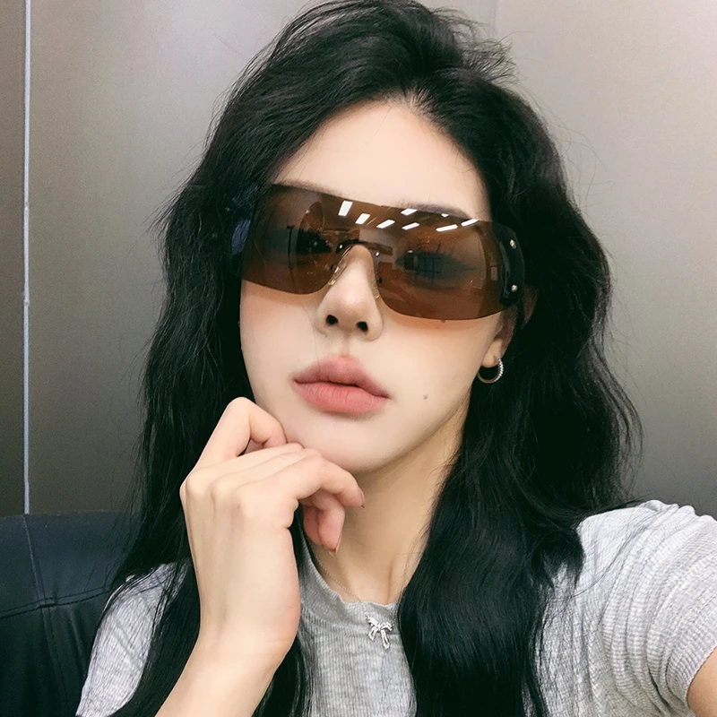 2025欧美风嘻哈太阳眼镜女潮网红辣妹凹造型拍照神器防风连体墨镜