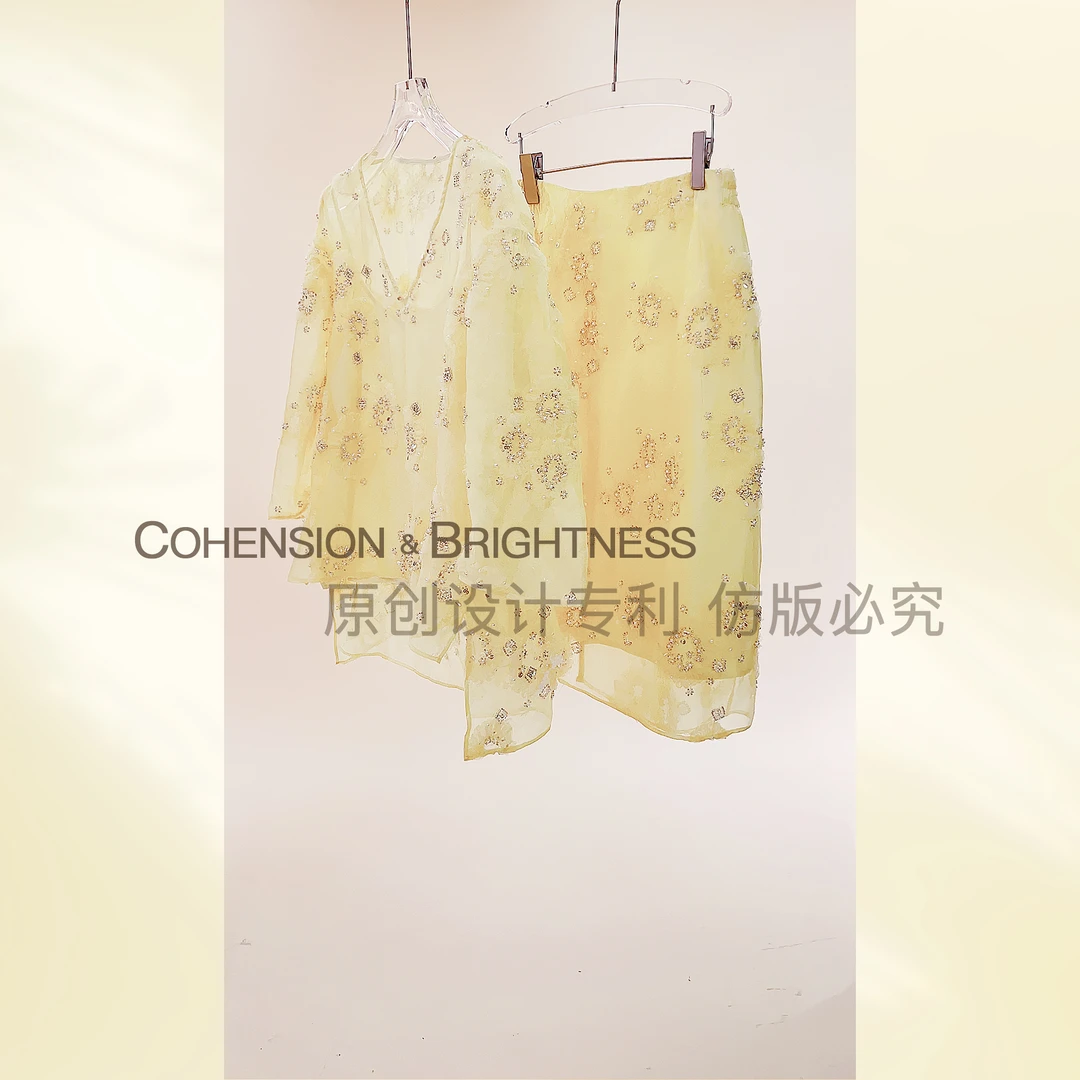 凝慧真的好【灿烂晴空】夏季重工钉珠V领宽松上衣+半身裙套装 TN136