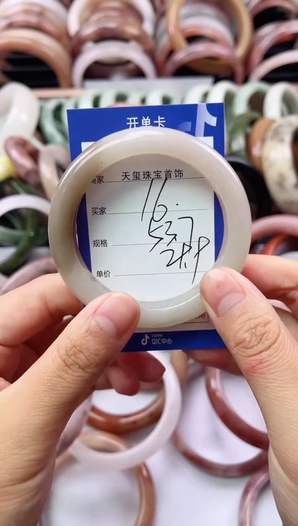 【闪购商品】石英质玉手镯未镶嵌16