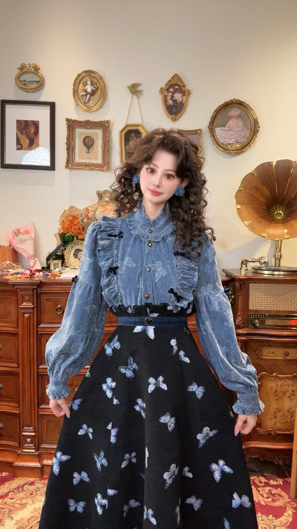 一生罗曼【天空之蝶】精致木耳边法式复古蝴蝶压花加厚衬衫Y4507