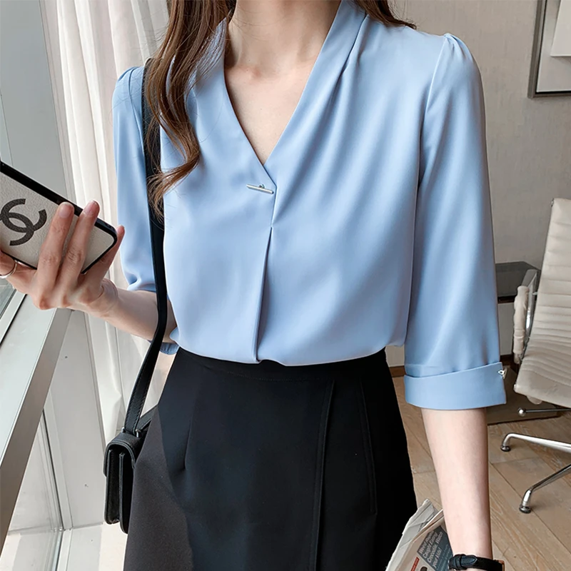 2025夏季新款蓝色雪纺衬衫女短袖上衣设计感小众职业v领衬衣