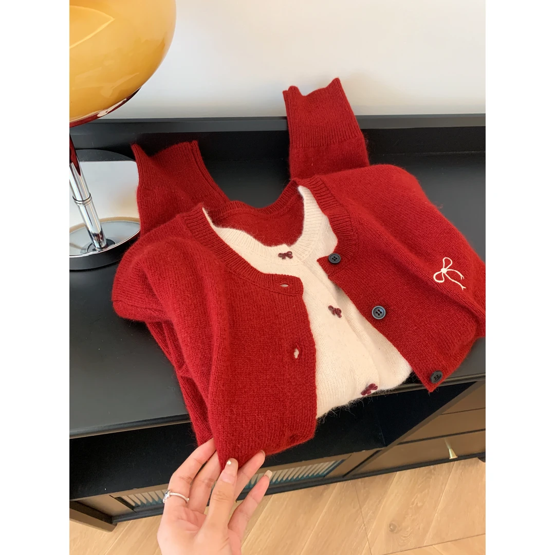 复古洋气红色毛衣开衫女秋冬2024秋冬新款设计感小众针织衫上衣