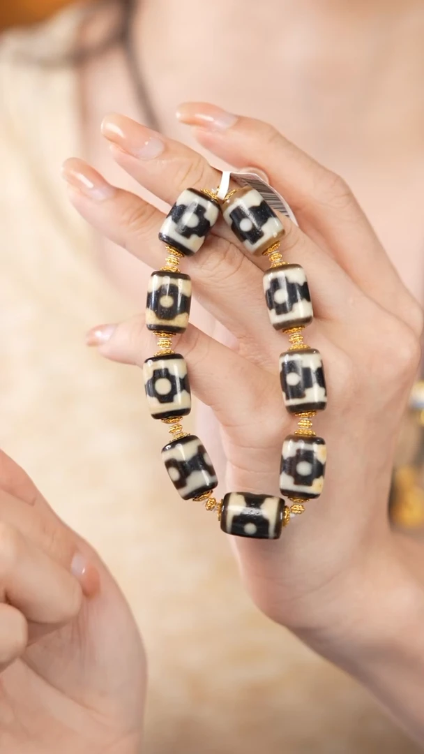 【闪购商品】玛瑙/玉髓颈饰18K金镶嵌Z25001坦诚多宝手串