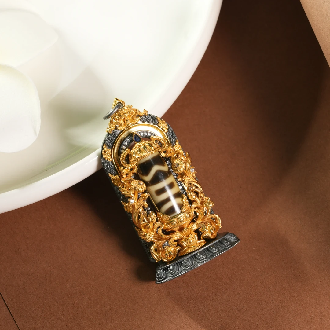 壹加林妹妹 | 玛瑙大法莲银镶息增怀竖款吊坠