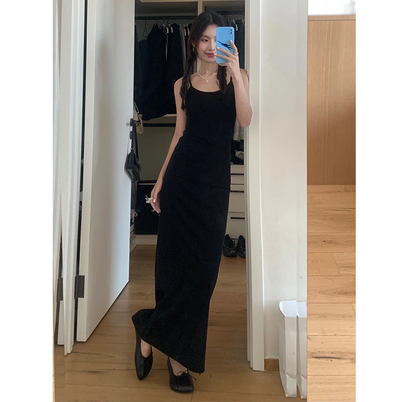 纯欲吊带连衣裙女2024春夏新款修身显瘦包臀裙百搭收腰中长款裙子