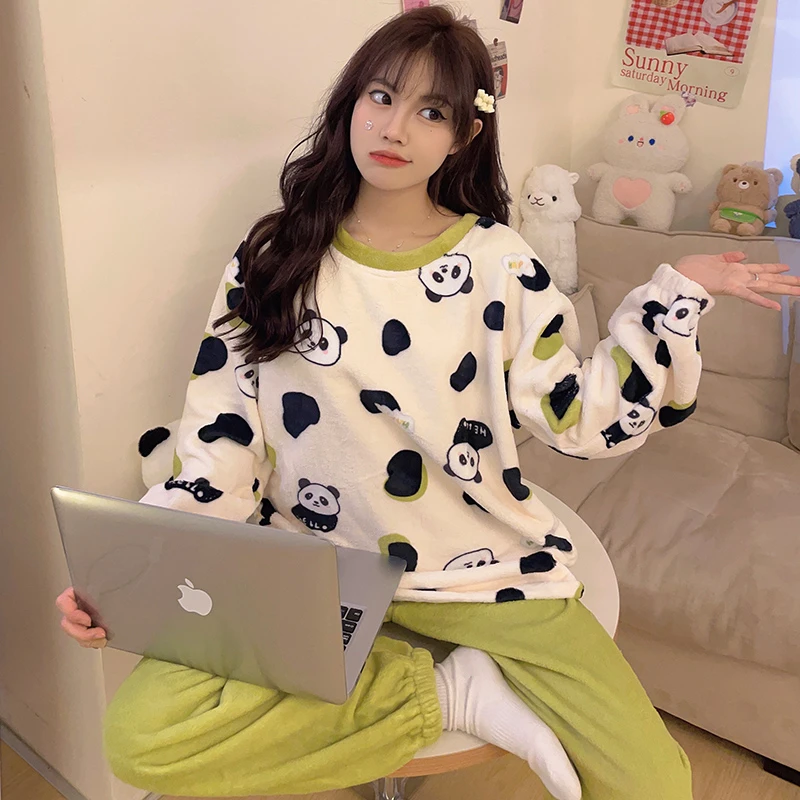 2024年新保暖秋冬季睡衣女卡通圆领法兰绒休闲甜美家居服网红套装