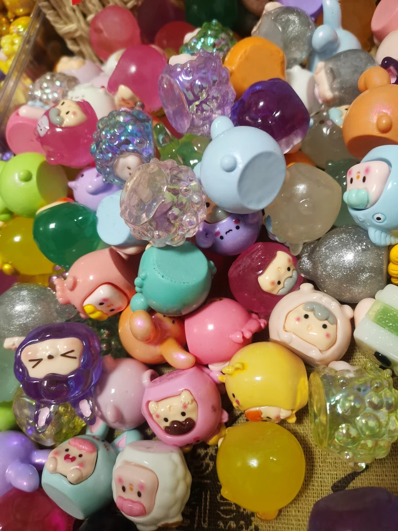 可爱的萌粒萌粒哦