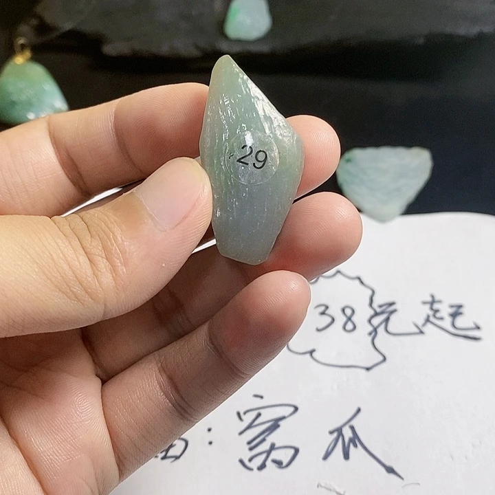 翡翠颈饰未镶嵌翡翠随形件