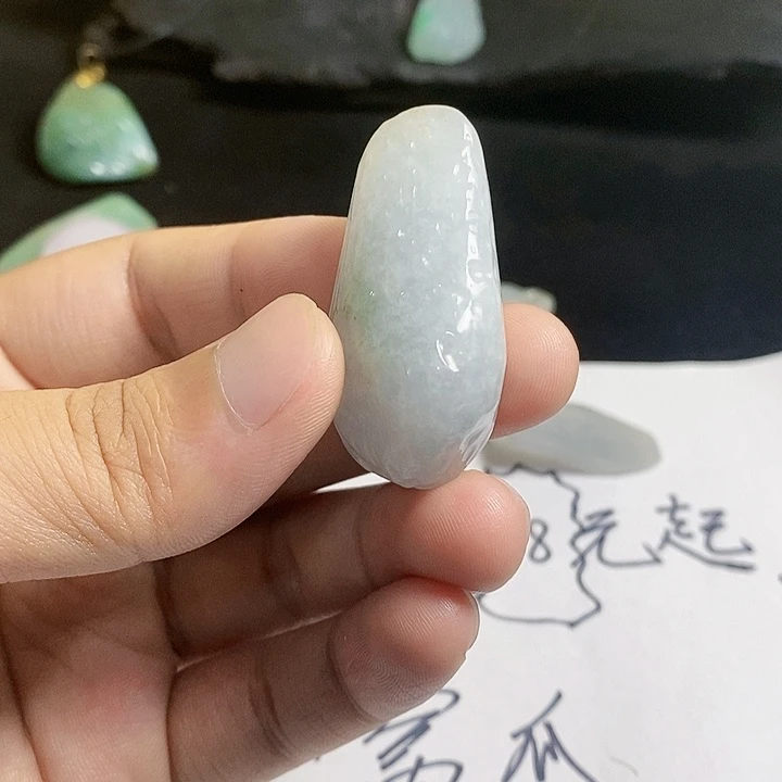 翡翠颈饰未镶嵌翡翠随形