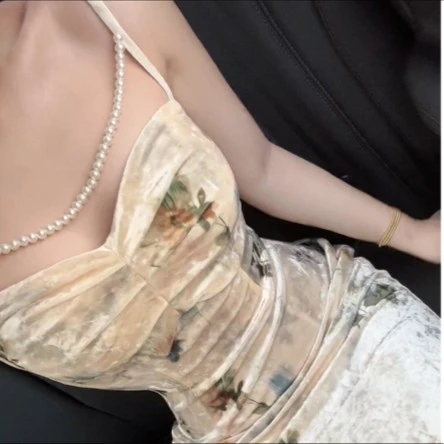 LHMknk1画报夫人原创秋冬款温柔复古水墨花色丝绒吊带裙一抹情